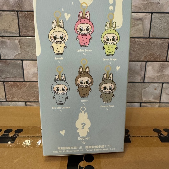 Labubu Exciting Macaron Sea Salt Coconut - Picture 3 of 4